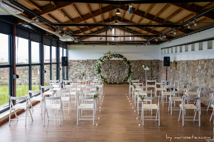 Interior del edificio de El Torco en Suances preparado para una boda 